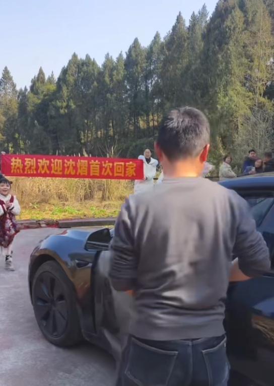 “穷和敷衍不一样”！四川南充，一32岁男子首次带女友回家，万万没想到，全家30多