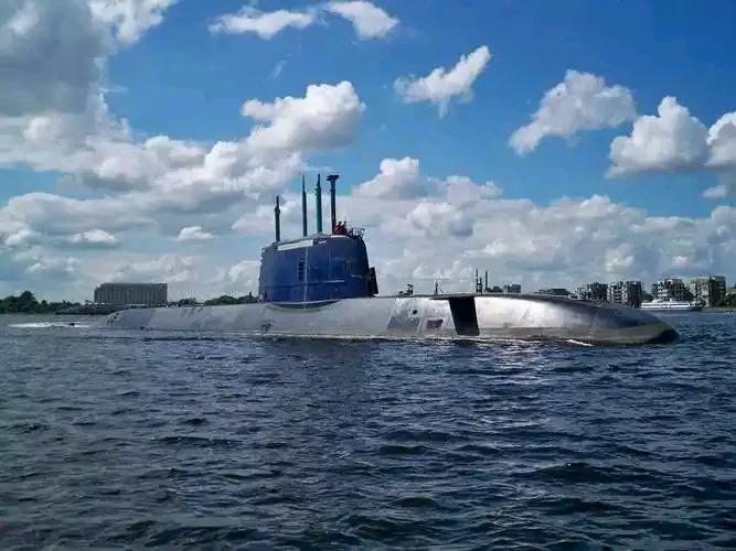 韩联社报道，当地时间31日，韩国外交部发布声明表示，韩美两国联合研发建造核潜艇，