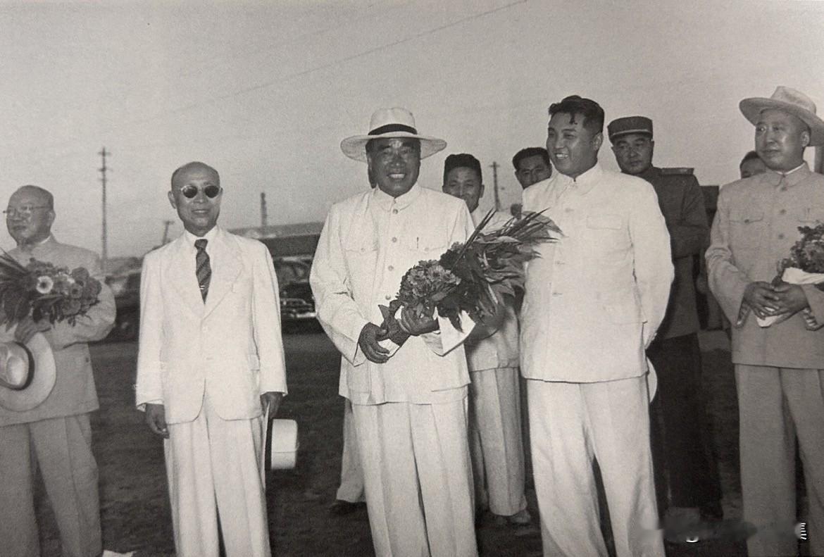 【开国功臣图片故事202】1955年8月，朱德元帅率领代表团赴朝鲜参加“八·一