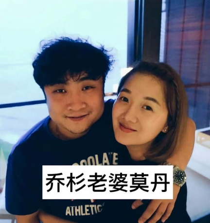 每一个成功的男人背后都有一个默默支持他的女人。这些笑星竟然都娶到了貌美如花的老婆