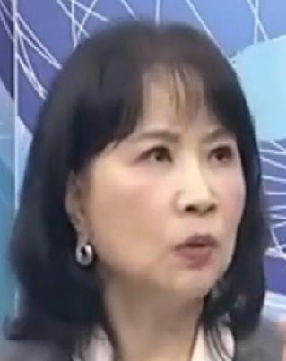 台湾省媒体人陈凤馨表示，按照民调来看，70%以上的台湾地区民众是接受自己是中华民