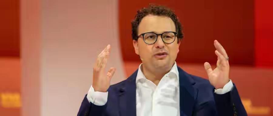 2.6万亿！全球第一只AI独角巨兽诞生：它凭啥一夜碾压苹果+特斯拉市值总和？