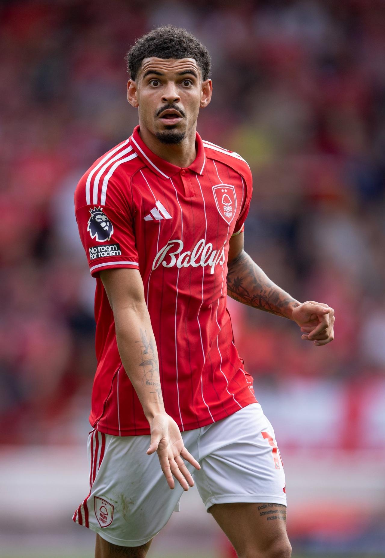 吉布斯-怀特替代B废，除非森林降级，曼联能低价买进，不然又是巨额转会费又是高