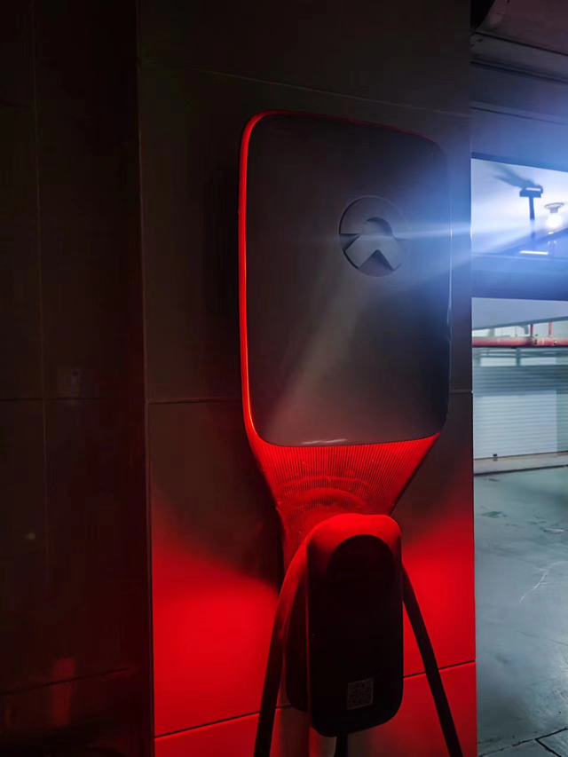 高速换电站用法大家都知道高速上如果错过了出口，就会很麻烦。而对于未来的换电体系