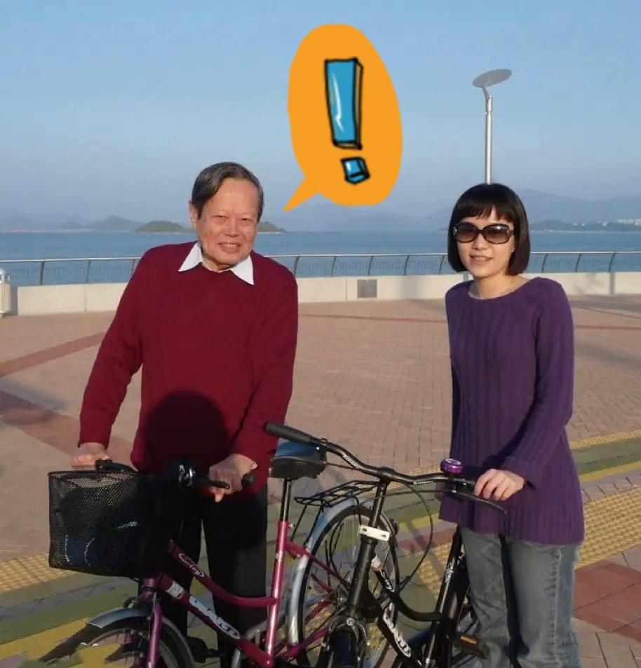 先生溘然长逝，最悲痛的当属翁帆。这位2004年28岁时便嫁与先生的女性，用21年