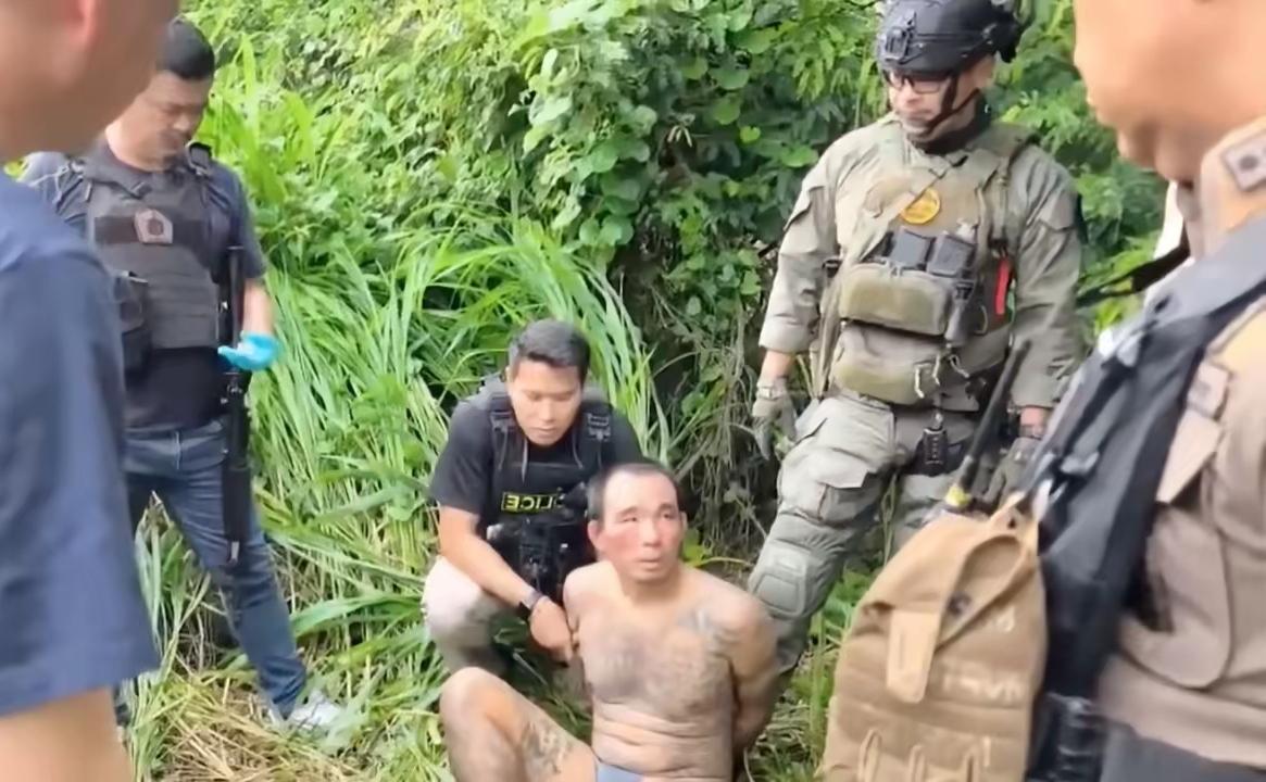 泰国境内，一对正值最好年纪的俄罗斯姐弟，22岁的姐姐戴安娜，17岁的弟弟罗曼，在