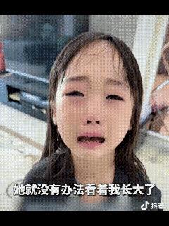 “破防了”！奶奶生病住院，女儿把过年的压岁钱全部交到爸爸手上，为了让爸爸安心收下