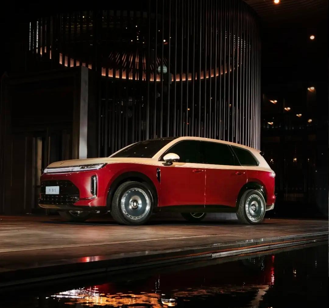 高下立见，看看谁的研发经费高:2025年华为研发费用1923亿元；2025年比