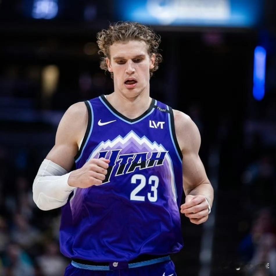 严查！联盟忍不了了！今天，爵士队宣布当家球星马尔卡宁在训练中遭遇了右脚踝和右