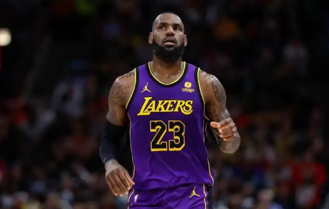 已知杜兰特签了2年的9000的续约合同，詹姆斯签个2年1亿是合理的上赛季，詹姆