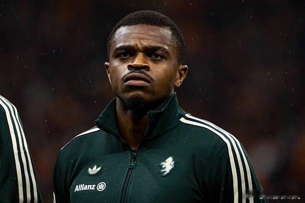 都灵体育报：曼联的球探周六现身没差球场考察卡卢卢（难绷，就看了半小时）！然而，尤