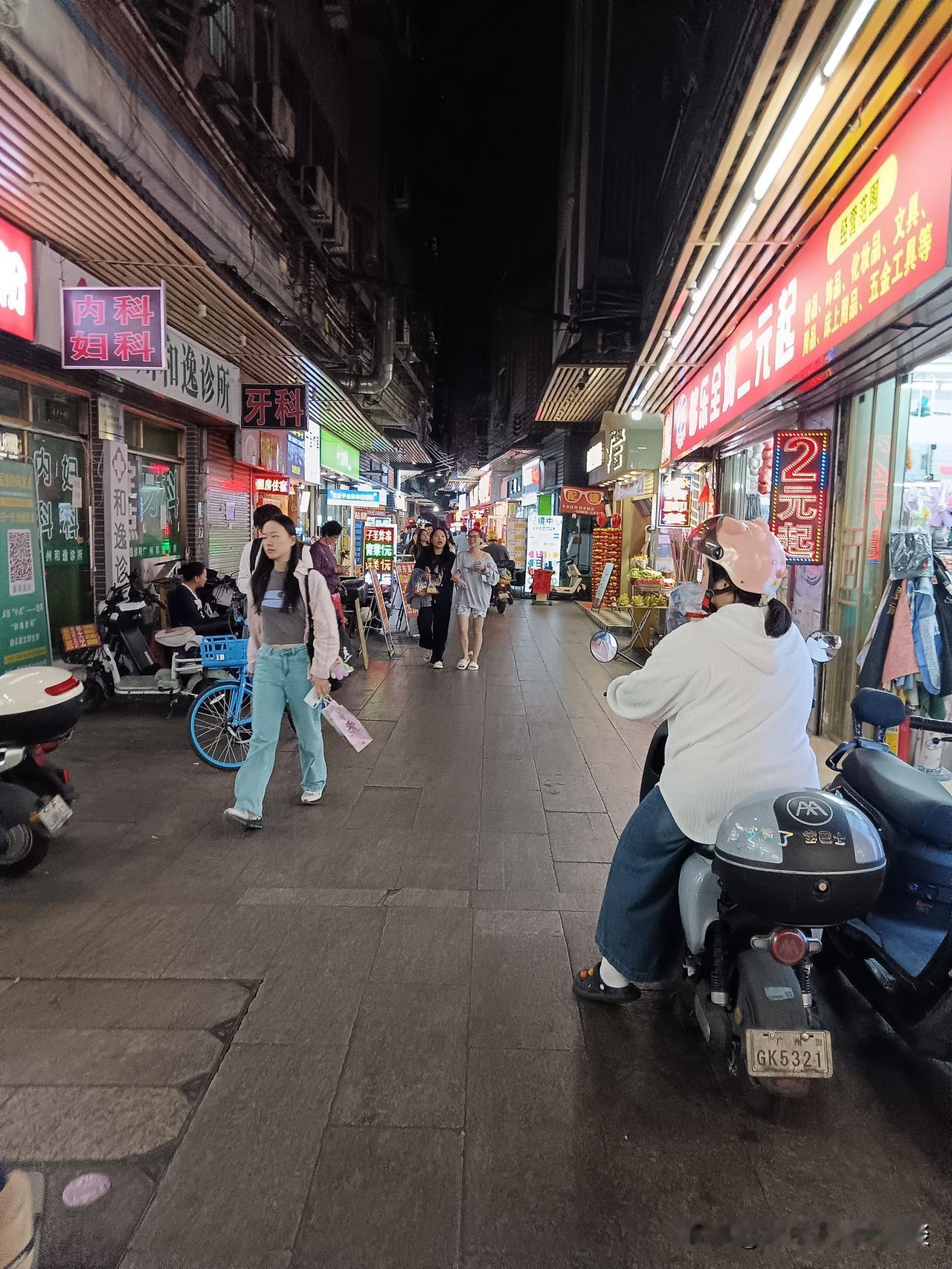 广州城中村的租金相当便宜。与北上广深其他几大城市相比，广州的城中村可谓物美价廉。