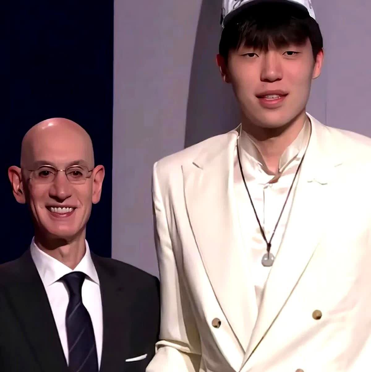 80公斤卧推都挡不住！他还在喘，别人已经起飞。新秀夏联4战，杨瀚