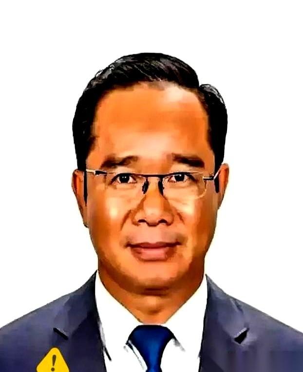 一个一直对中国有意见的越南教授，站上了讲台。台下黑压压一片，不少是西方同行，等