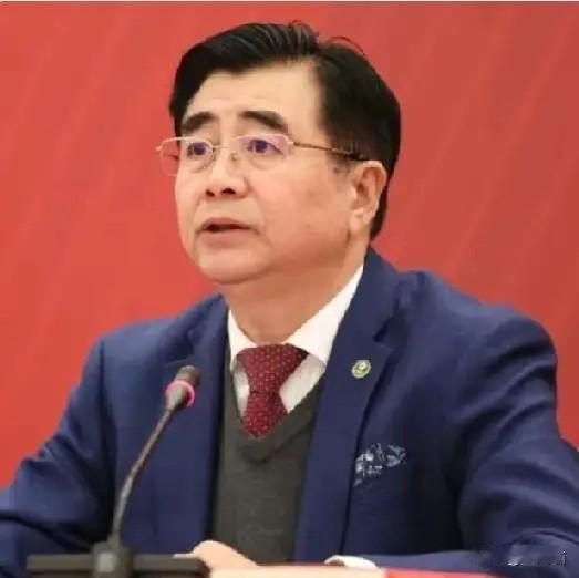 反转来得太快了前几天还在被骂“私自出国、违规参赛”，连央视都惊动了。结果足协主