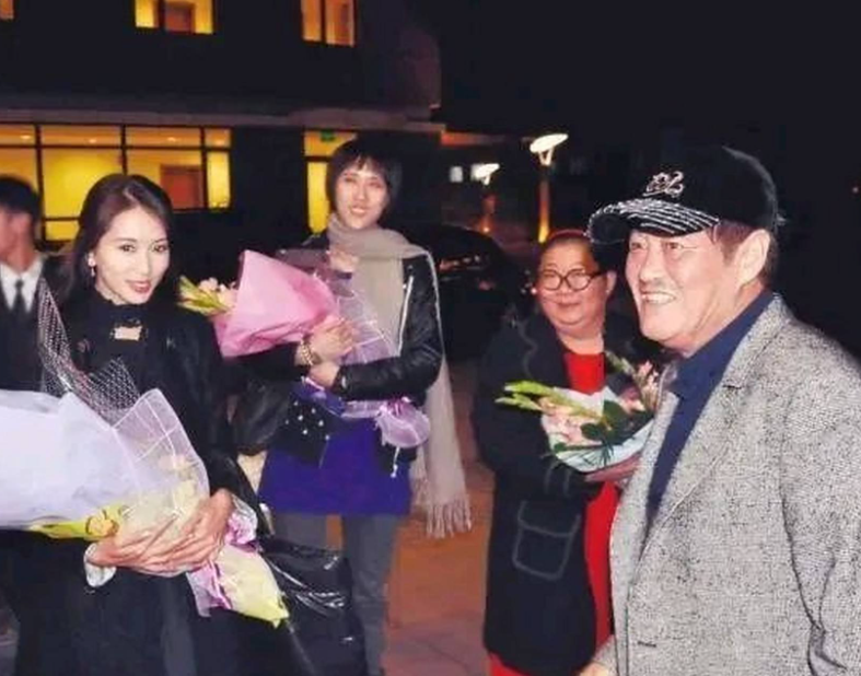 2009年，林志玲因为工作原因秘密来到沈阳。然而，她刚下飞机，就接到了一个神秘电