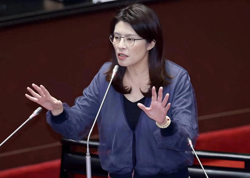 郑丽文访美，中国大陆的回应绝了！国民党高层该清醒了！国民党主席郑丽文要去美国