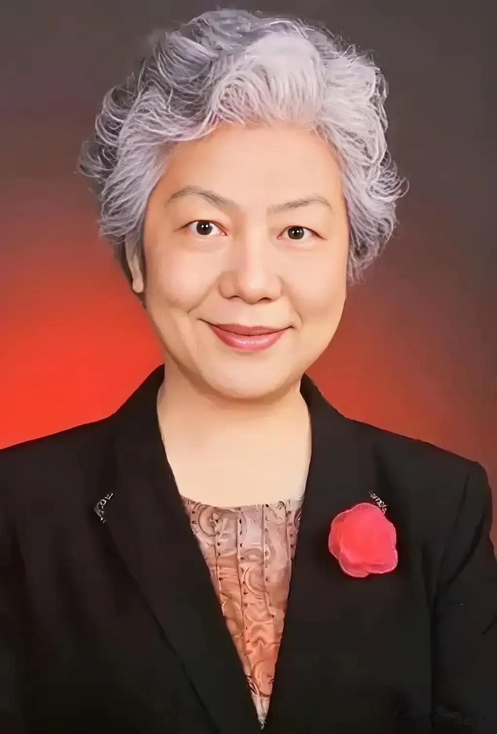 中国人民公安大学李玫瑾教授说：“我宁可选择培养出一个稍显任性的女儿，也不愿逼迫