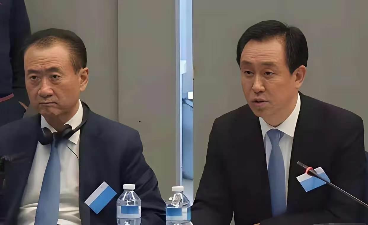 王健林和许家印都负债累累了不同的是王健林就算是贱卖万达广场，也不愿意让