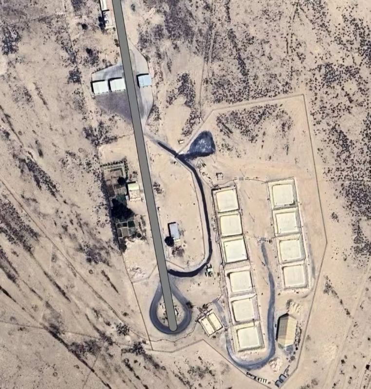 卫星照片拍摄的美国位于科威特的萨利姆空军基地，前两张是遭攻击前的局部照片,第三