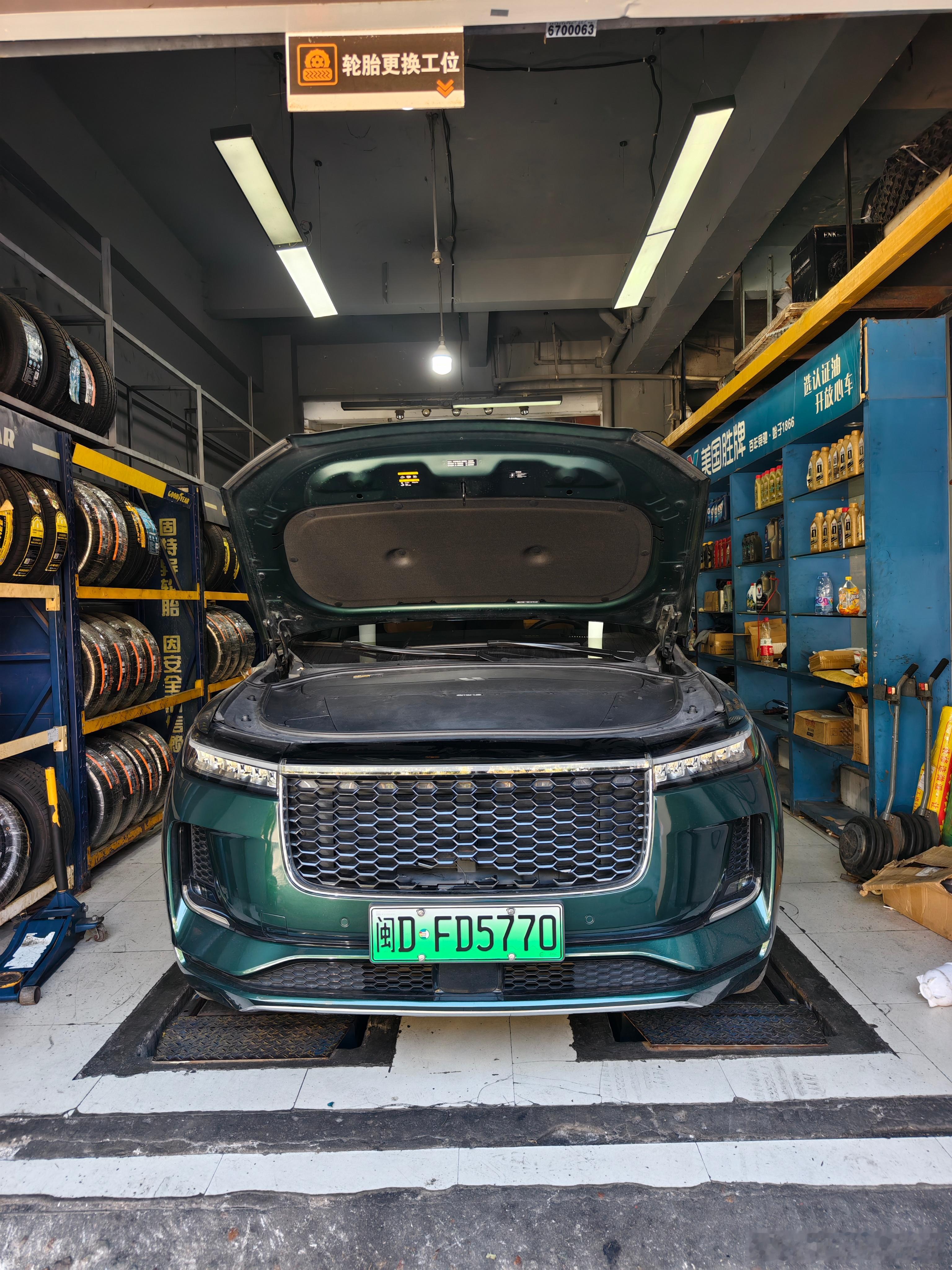 给理想one换个中网换个摄像头，总的大概1000左右，大家觉得贵不贵？