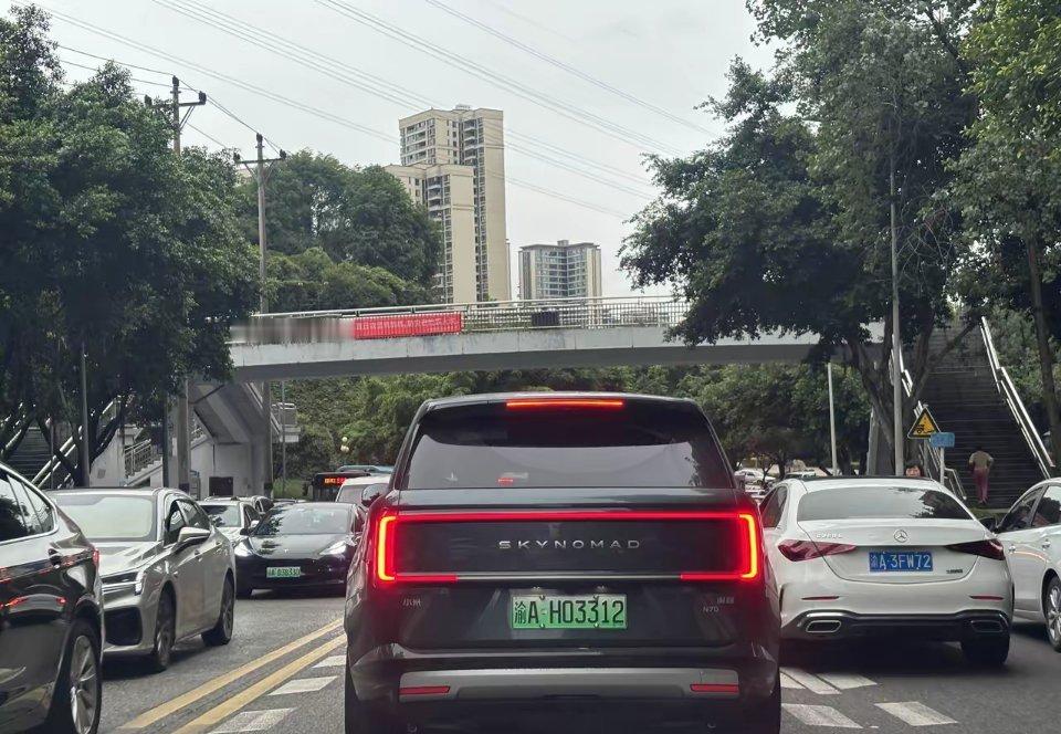 偶遇小米澎程，实车感觉一般般呀，车型普通，外观一般​​​