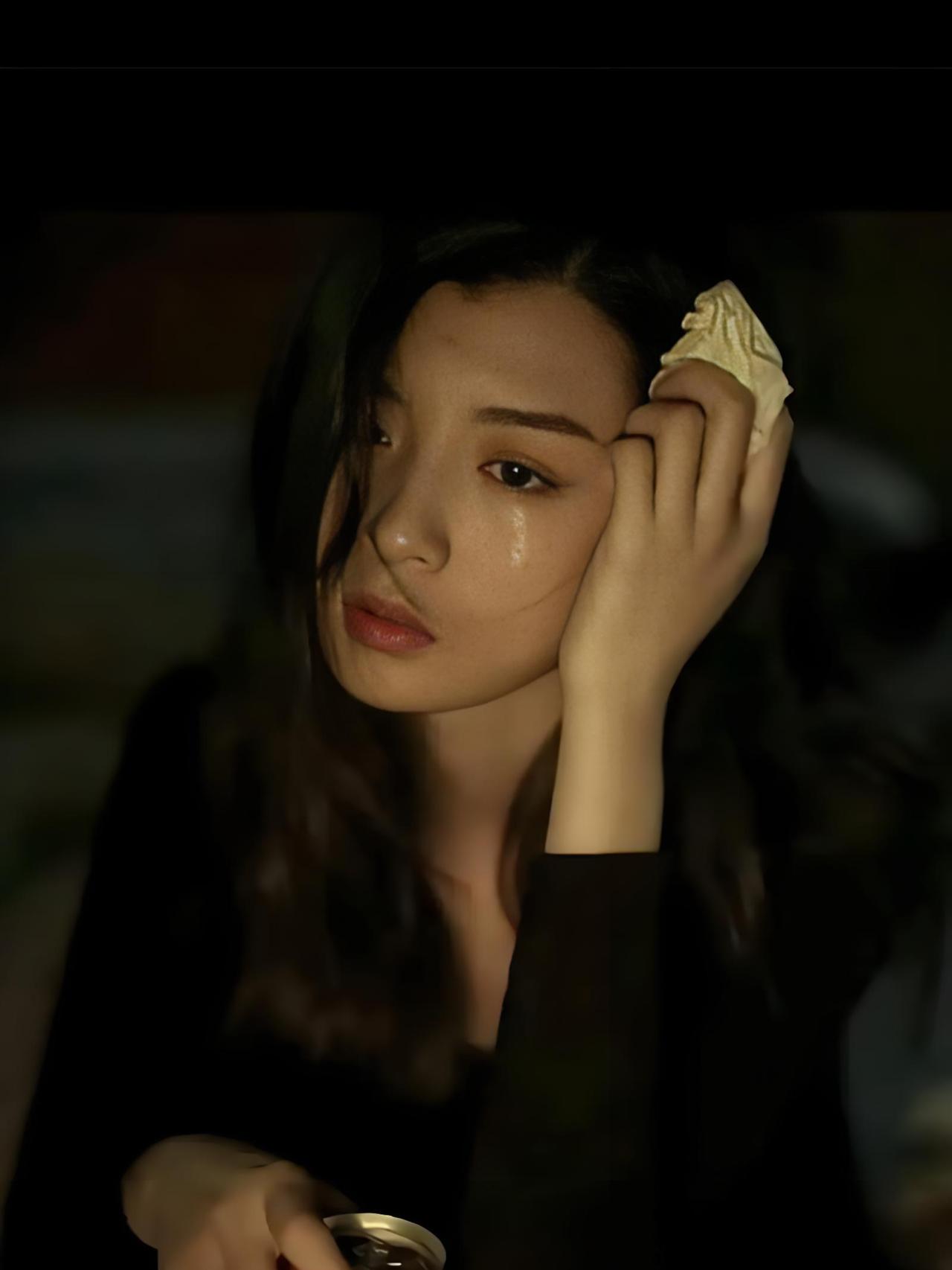 闺蜜6年不让老公碰，离婚时拍着胸脯说“解脱”，结果不到一年就悔了——这反转你敢信