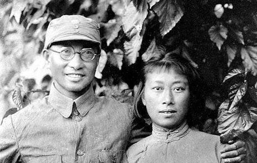 1943年，陈赓和傅涯婚后未及数日，傅涯问道："陈赓，你老老实实说，究竟多大年龄