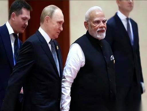 关于俄罗斯卖给中国的石油，突然爆出一个消息，价格直接干到了“清仓价”。这事儿的