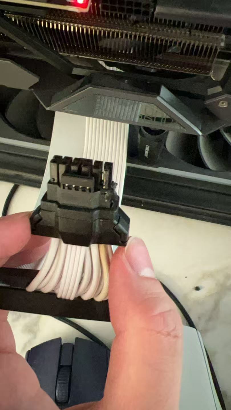 今天才发现联力那么贵的霓虹线只保修一年，而且还可能烧显卡接口，现在也不知道烧了他