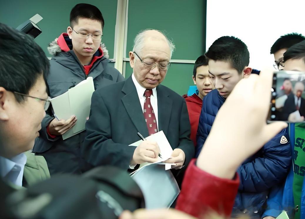 正常高考考入清华的新生，均分起码135分，而潜在的“数学天才”预科生均分仅1