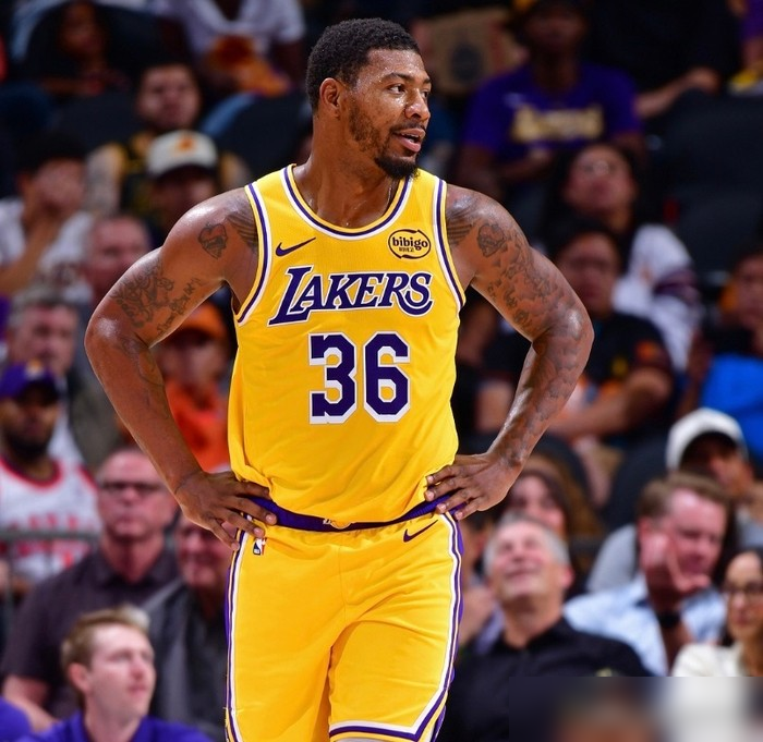 湖人更衣室炸了，里夫斯当众无视哈姆指令，经纪人直接摊牌：要么打替补，要...