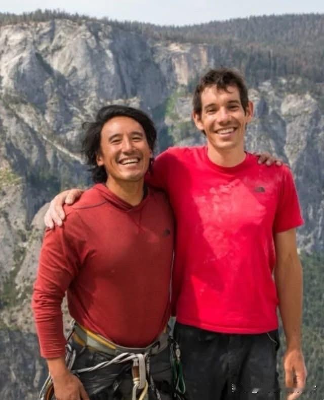 霍诺德“徒手攀岩”王者！2026年同时1小时33分成功登顶台北101，2017