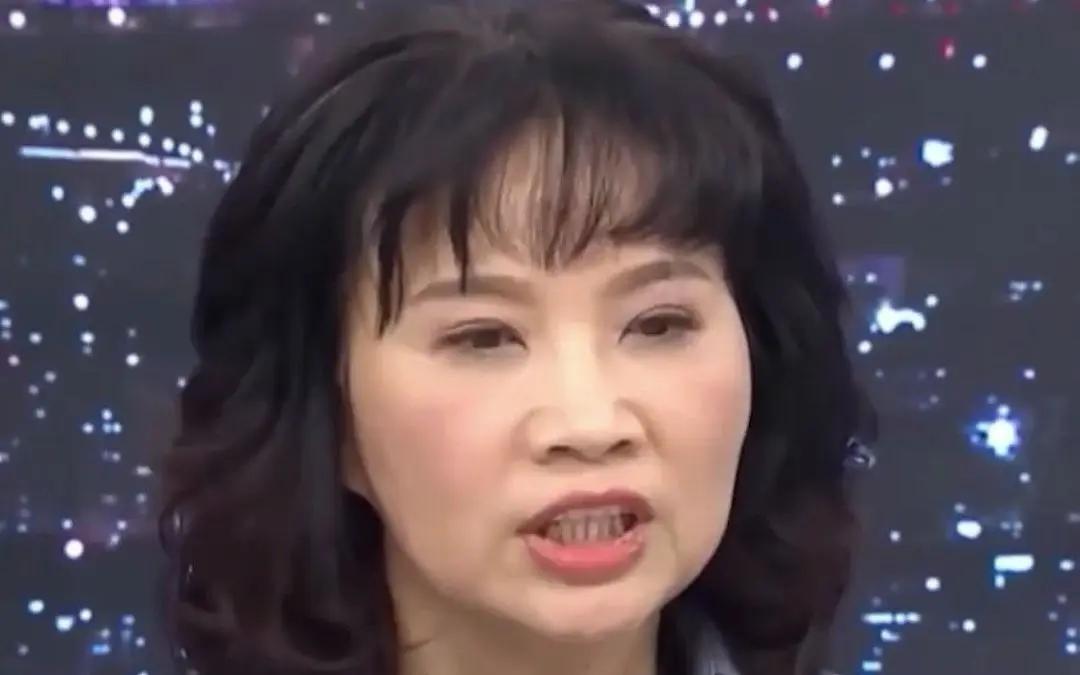 陈凤馨最近态度有所改变,尤其在两岸的立场上开始变得坚定,看问题也逐渐清晰。值