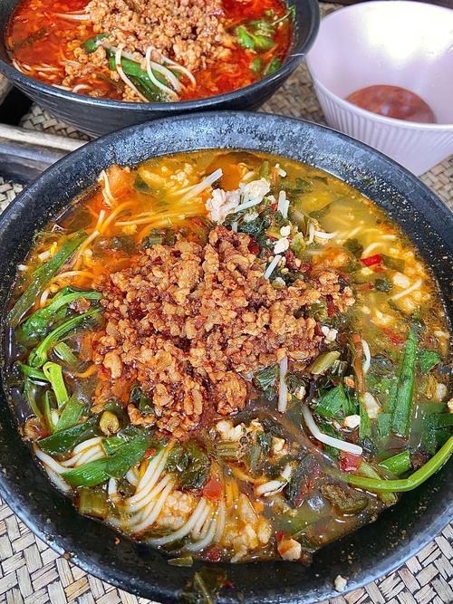 云南旅游，美味小吃一站式打卡攻略！云南小吃美食推荐：1、小锅米线、豆花米线