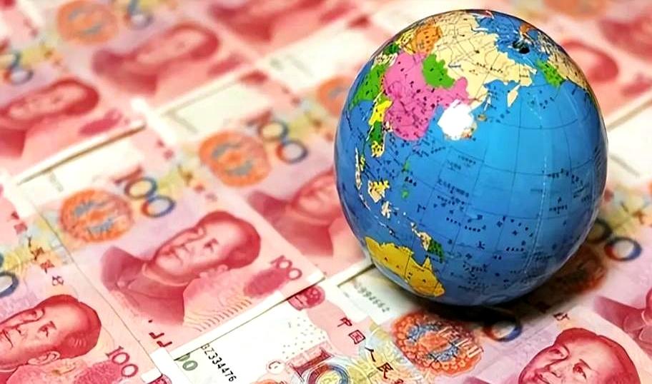 7800亿美元的巨额美债，不砸盘也不硬刚，全悄没声息地换成了人民币，连华尔街老狐