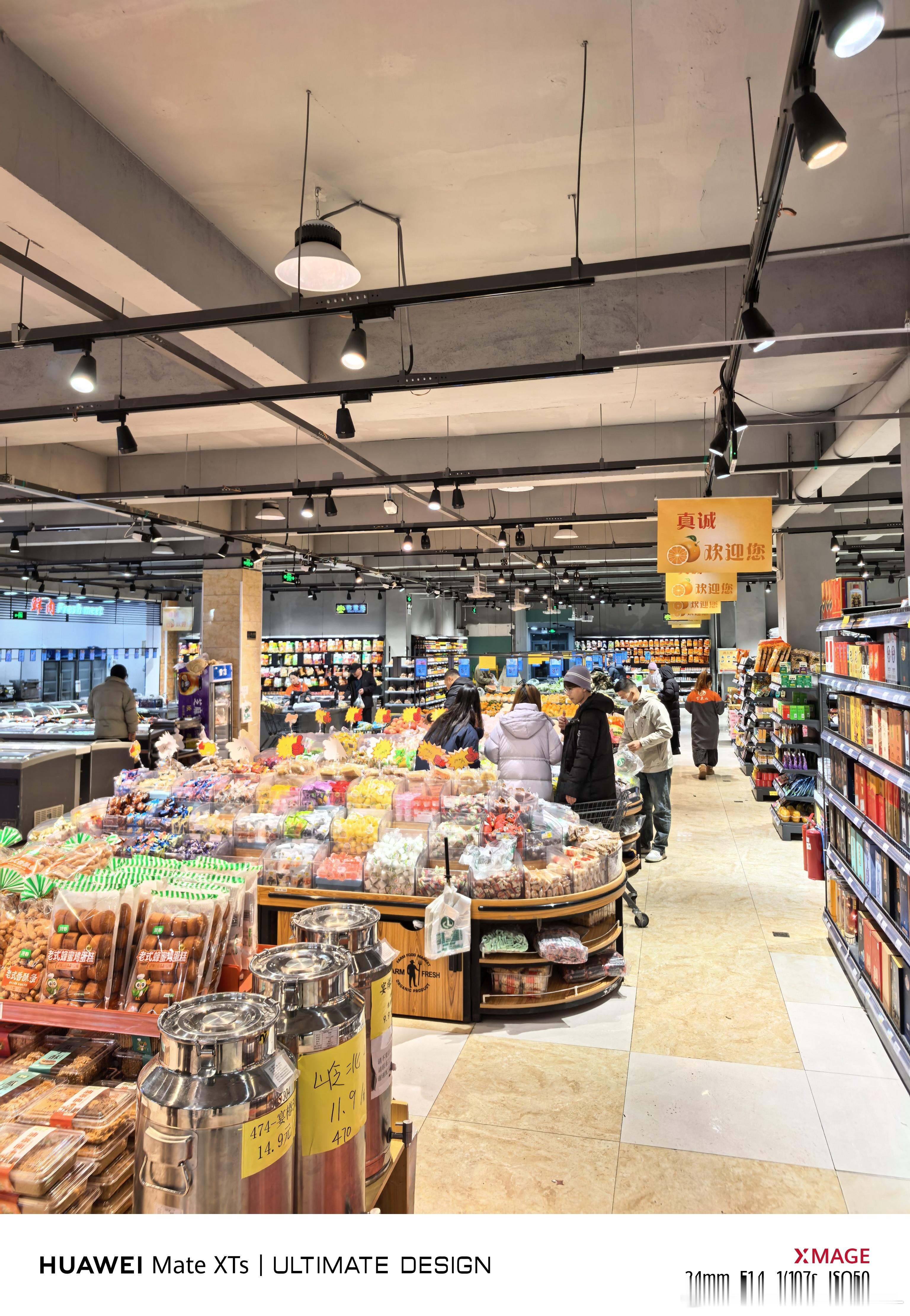 来采购物资啦据说这里是阿尔山最大的超市看到了小时候印象里的拉芳洗发水大家知道这