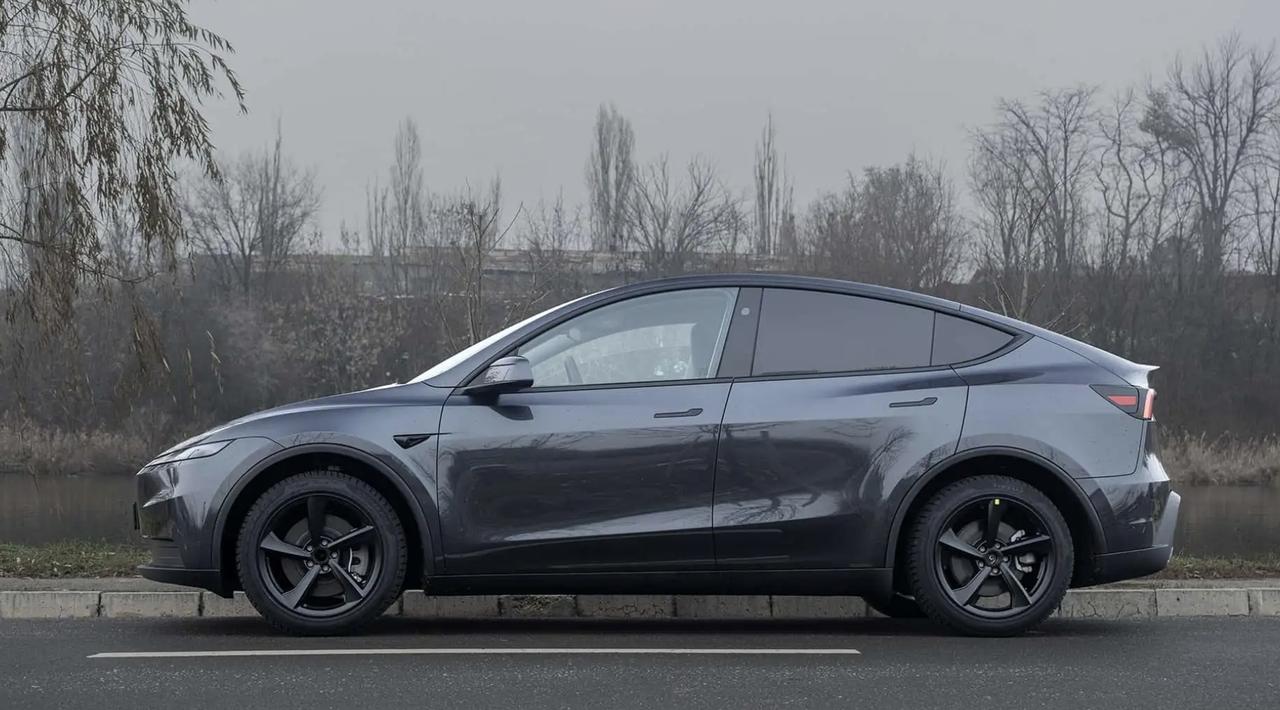 特斯拉Q1销量略有增长特斯拉公布了一季度交付量，交付了358,023辆汽车，比