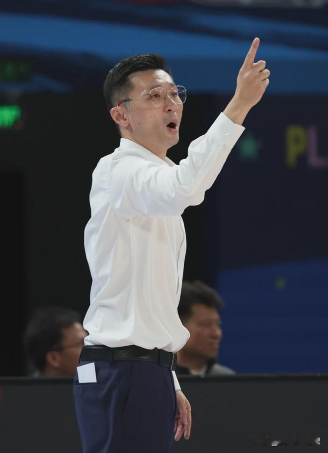 新疆主场79:97惨败青岛，这四人最该背黑锅:1.理查德森--进入比赛大名单