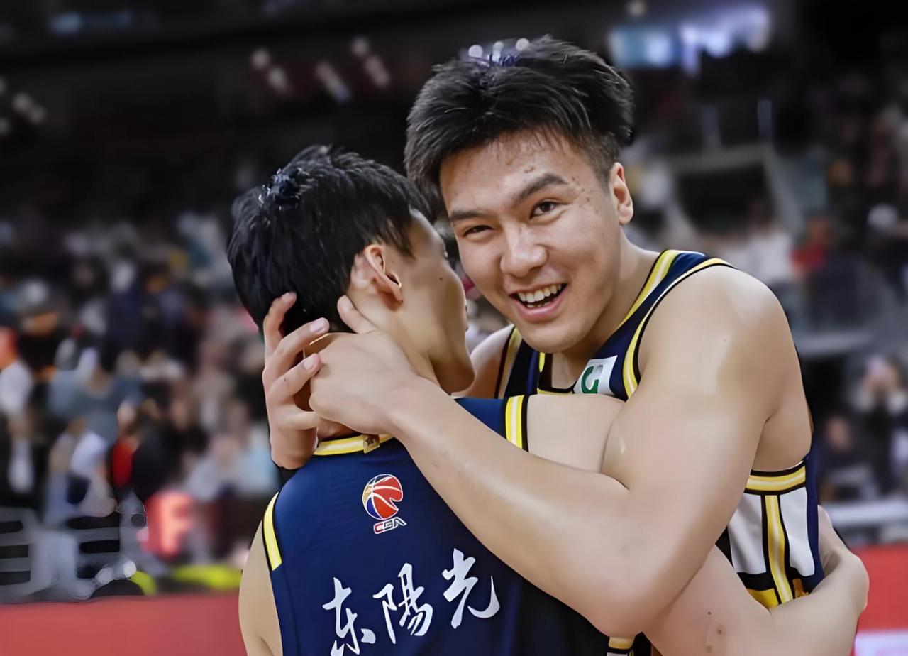 广东队旧将正式宣布加盟同曦队，球迷：希望再次展现“拼命三郎”的风采，加油！被球