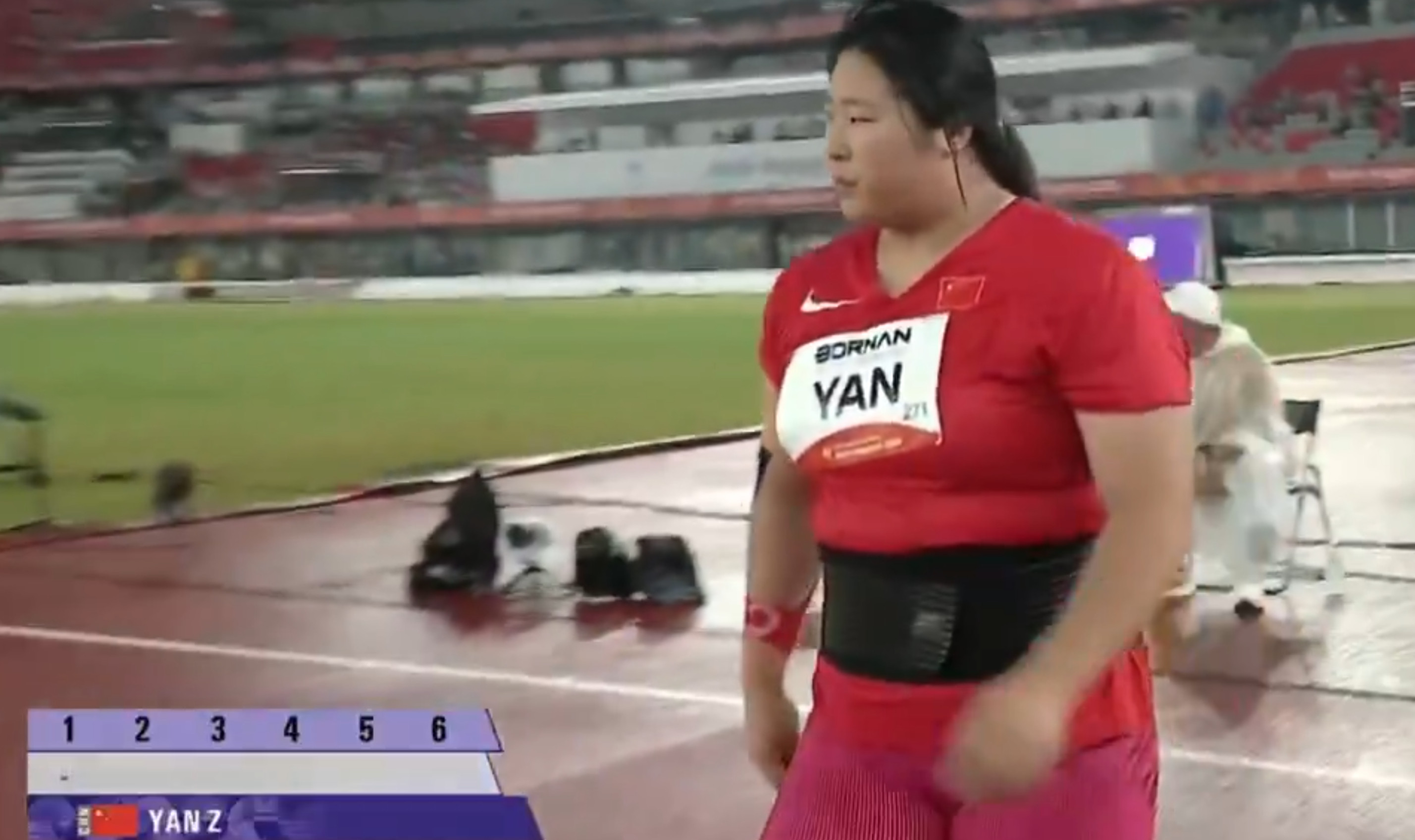 🔻人类历史上仅有六位女性掷出过70米以上的标枪成绩——而18岁的严子怡现在