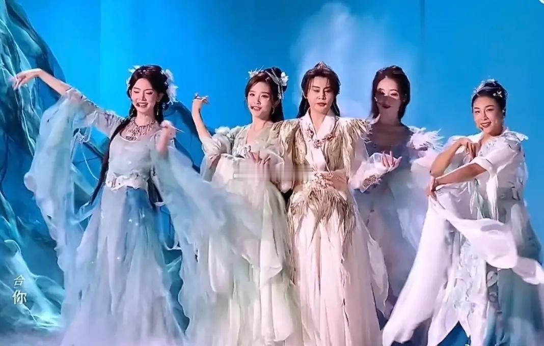 浪姐7舞台反差感满满。王濛唱歌音准绝佳，李小冉却时常跑调，同台演绎《惊鸿一瞥》时