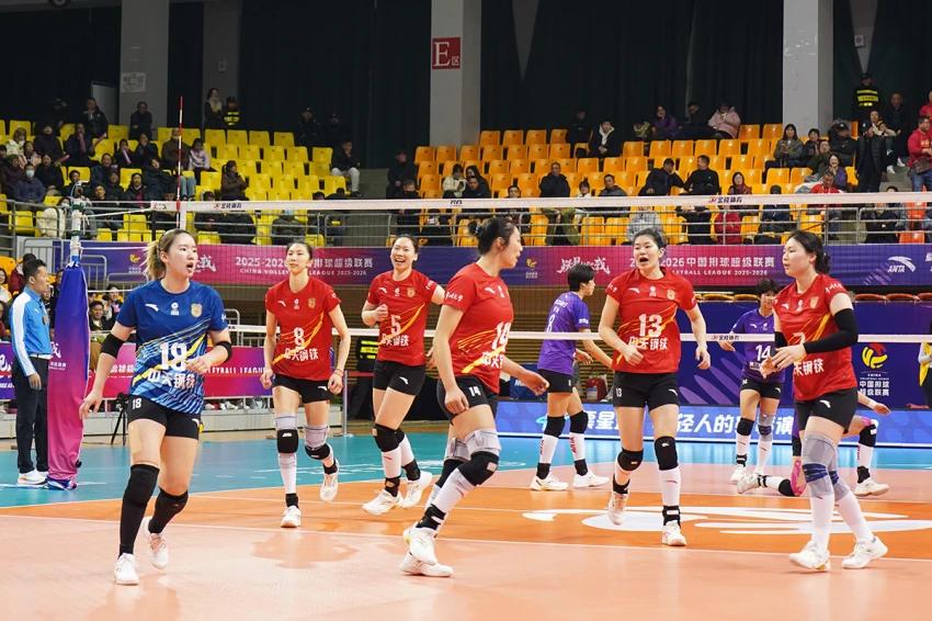 这场比赛上海女排三大得分手段都没有发挥出应有水平，两名外援完全被抑制住了。等次