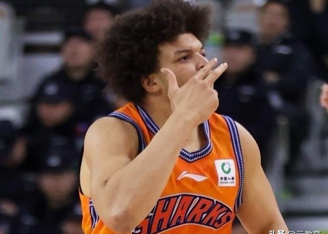 上海大鲨鱼“雪藏”洛夫顿，剑指总冠军！上海久事大鲨鱼常规赛已经23连胜...