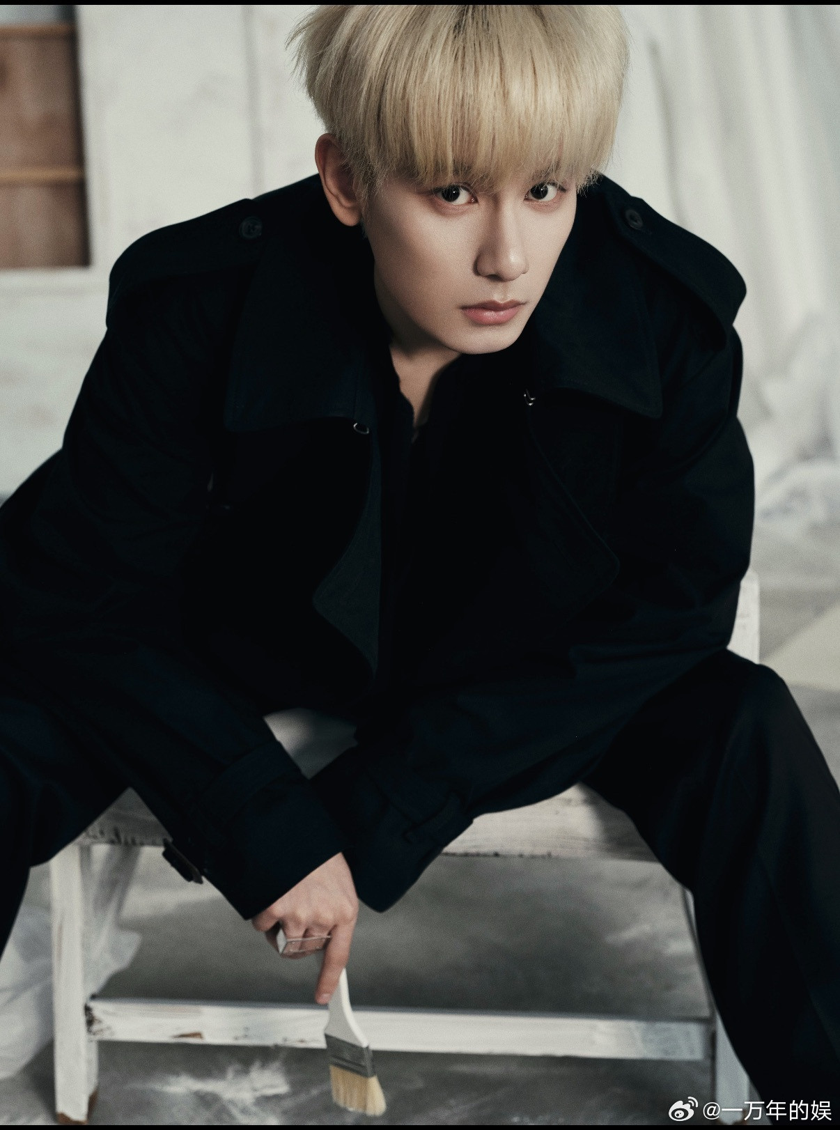 胡先煦金发刚用刷子刷的胡先煦刷子是头发做的这问题有画面了！金发造型帅到出圈，生