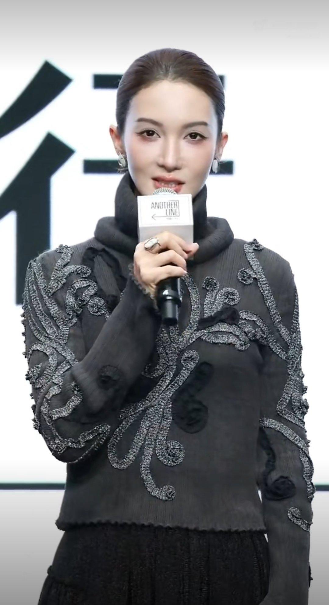 金晨幽默回应整容传闻：再也不自己化妆了，还说花那钱干什么呀？不如自己吃点好的[笑