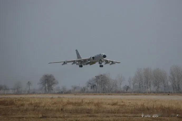 轰-6K为什么总是只挂两枚导弹？轰-6K理论上可以携带6枚长剑-20A，射程超