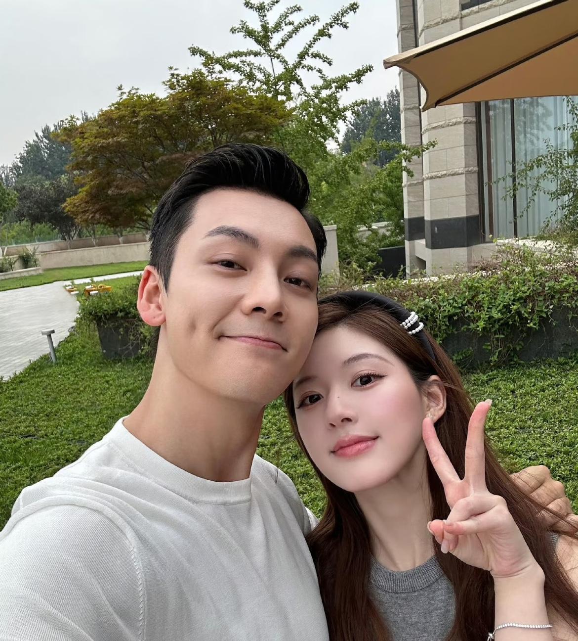我终于知道现在的偶像剧哪儿不对劲了。就是看了赵露思和陈伟霆那个新剧，突然一下