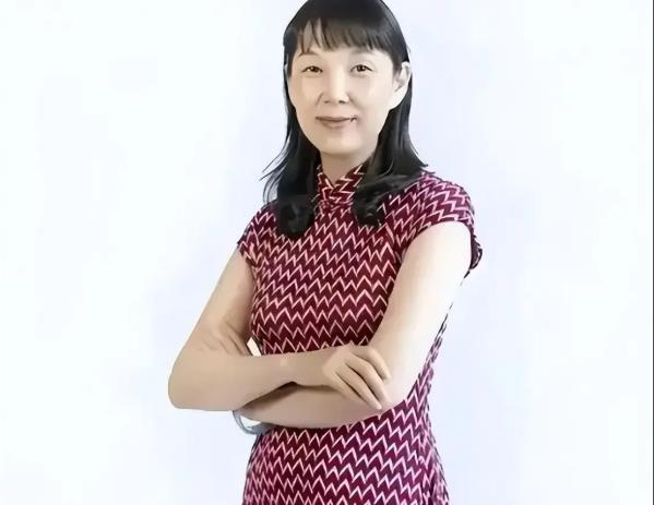 杜建英够贪：多年抚养费要着，见面音像、旧邮件全留着杜女士这些年