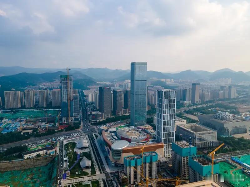 济南楼市：2022年小阳春时期，济南高新区房价冲高到1.8万，如今回落至1.